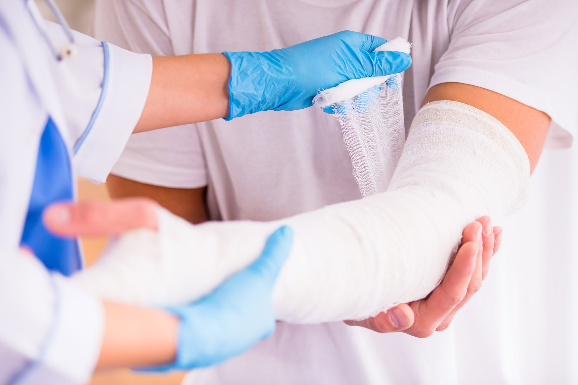 AVERAGE SETTLEMENT FOR A BROKEN BONE IN A CAR ACCIDENT