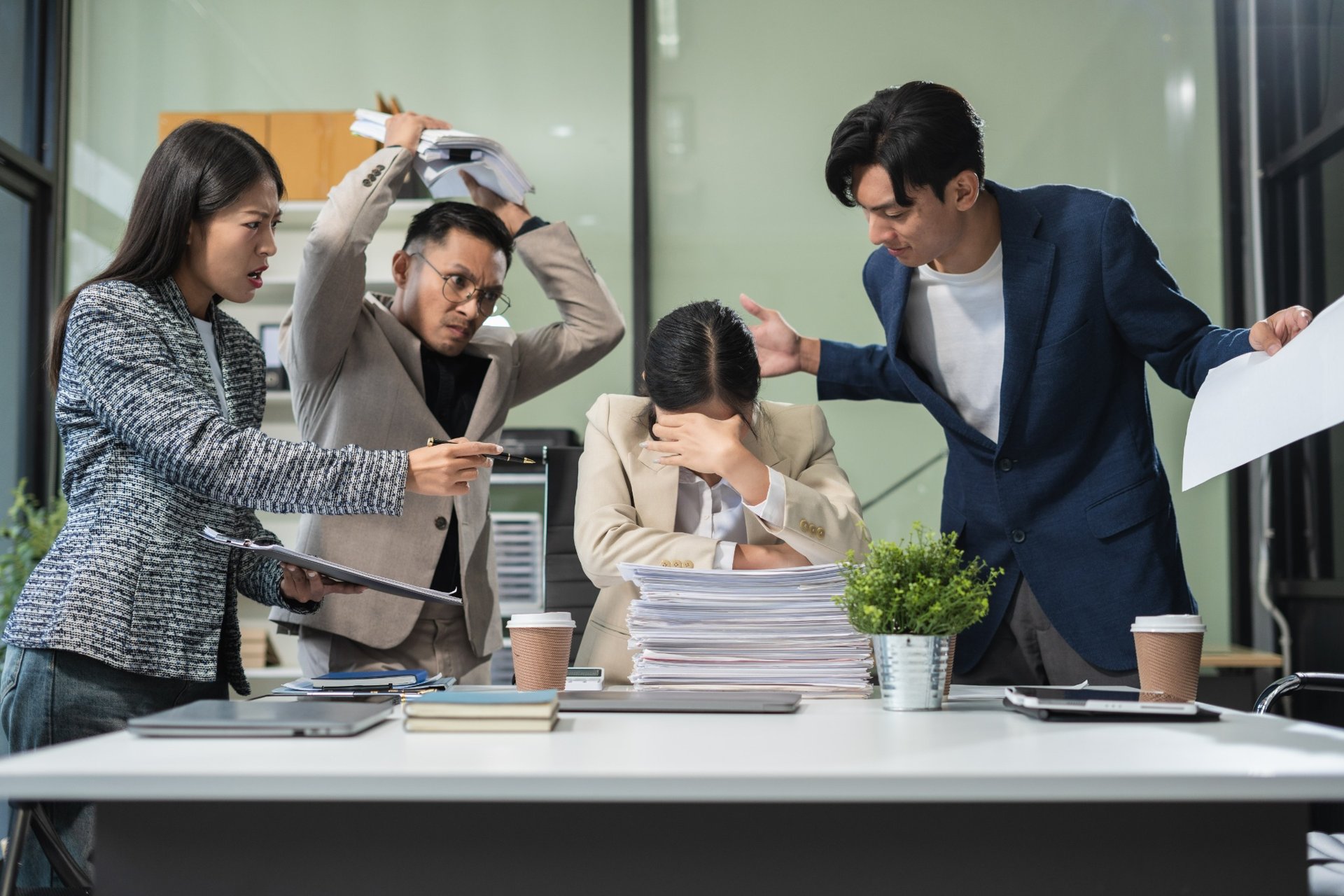 Team-in-heated-discussion-during-business-meeting