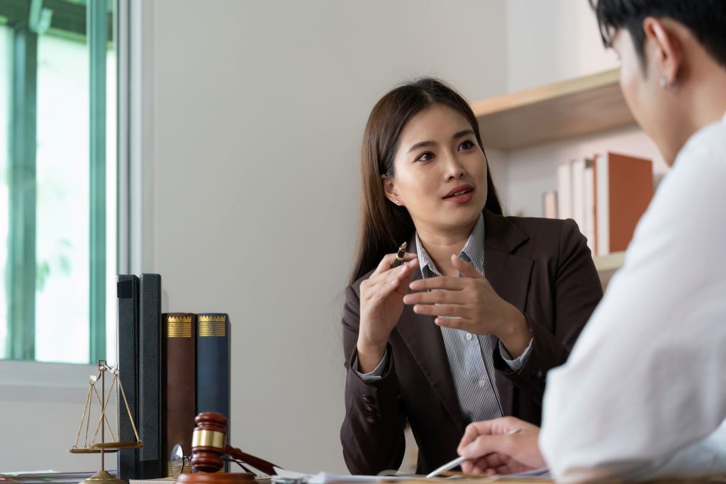 Lawyer providing legal advice